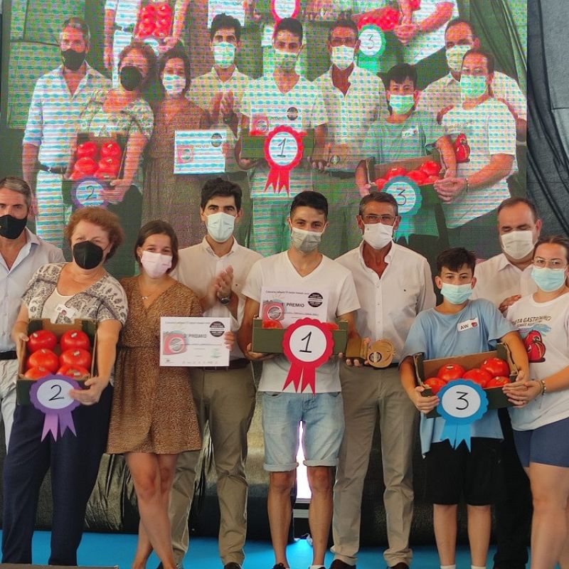 Adjudicado por 1.550 euros el "Mejor Tomate Huevo de Toro 2021" en la Feria Sabor a Málaga de Coín