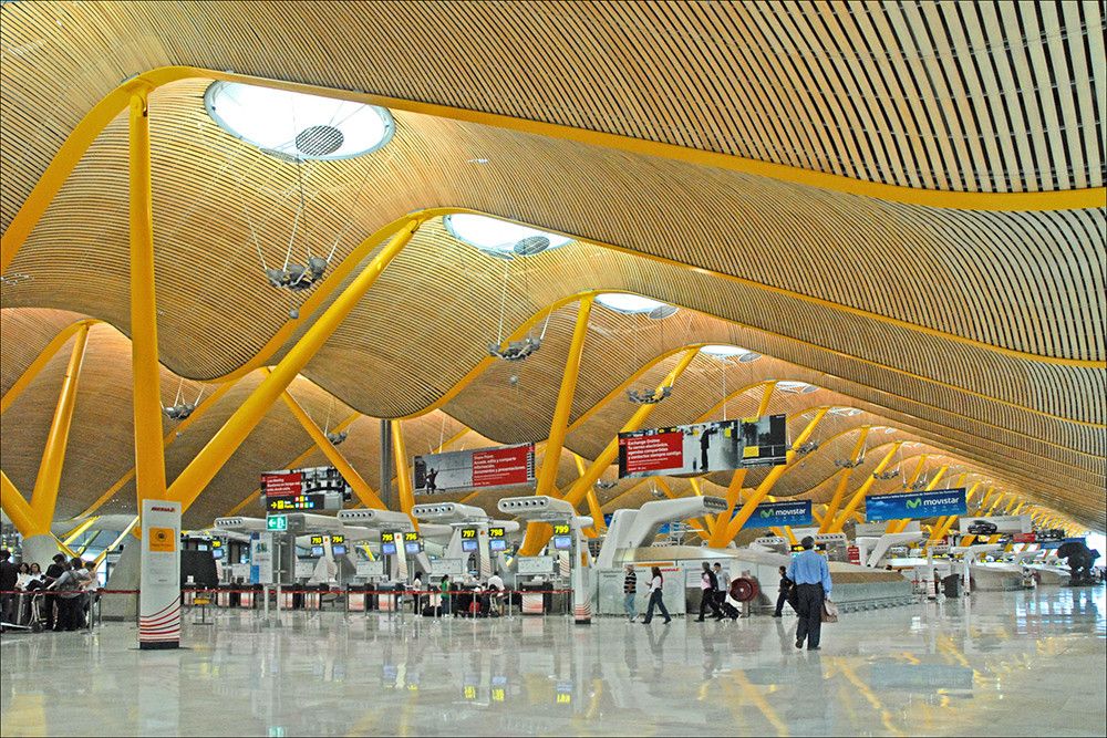El ministerio establece los servicios mínimos para la huelga de tripulantes de cabina de pasajeros de Iberia Express en el Aeropuerto de Barajas