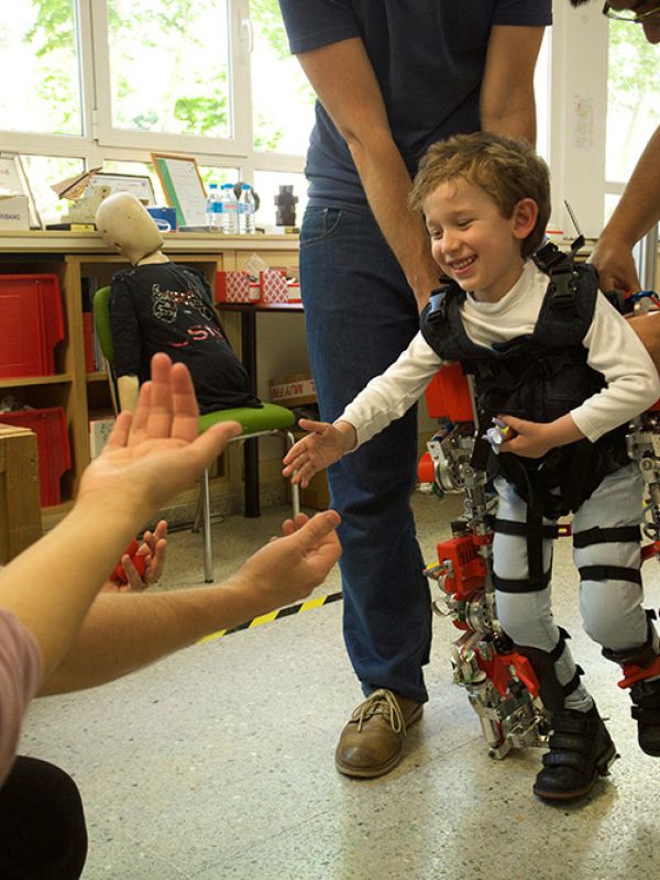 Marsi Bionics, la empresa que ha desarrollado junto al CSIC el primer exoesqueleto pediátrico del mundo, cierra una ronda de inversión de 4,5 millones de euros