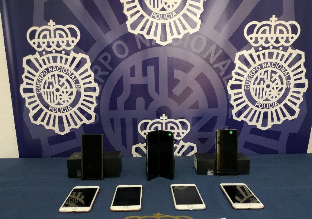 Detenido un joven en Málaga por estafar a más de una veintena de personas con la compraventa de smartphones