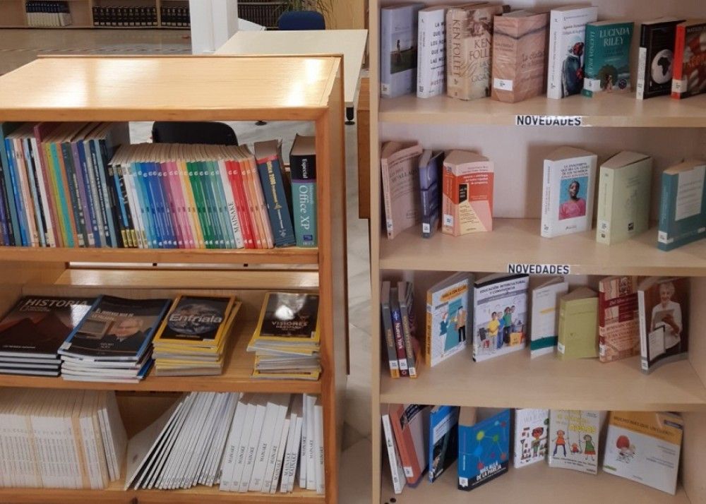 La biblioteca de San Pedro Alcántara abre al público como sala de lectura y estudio, con restricción de aforo y la adopción de medidas de prevención
