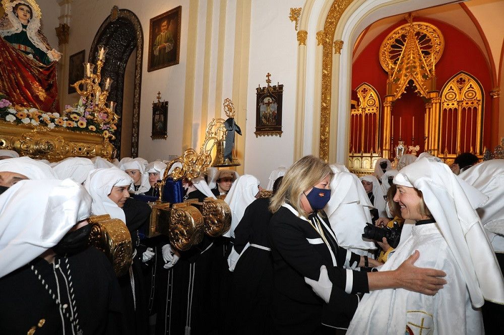 La Hermandad de Santa Marta solo sacó sus tronos a la plaza de la Iglesia ante la amenaza de lluvia
