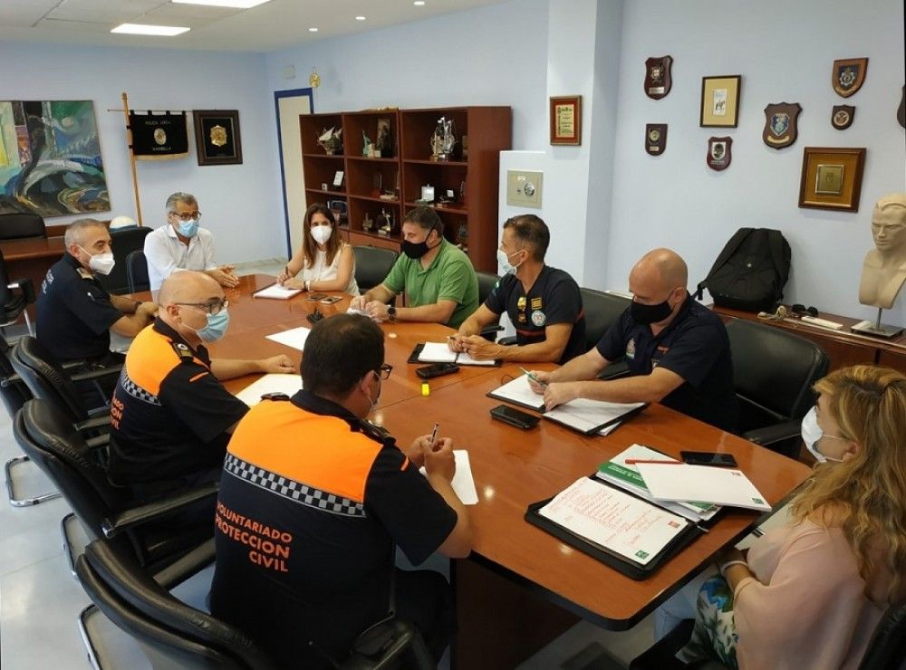 El comité de seguridad y playas aborda los mecanismos de coordinación entre el Ayuntamiento y la Junta respecto a los 150 auxiliares que refuerzan la vigilancia del litoral