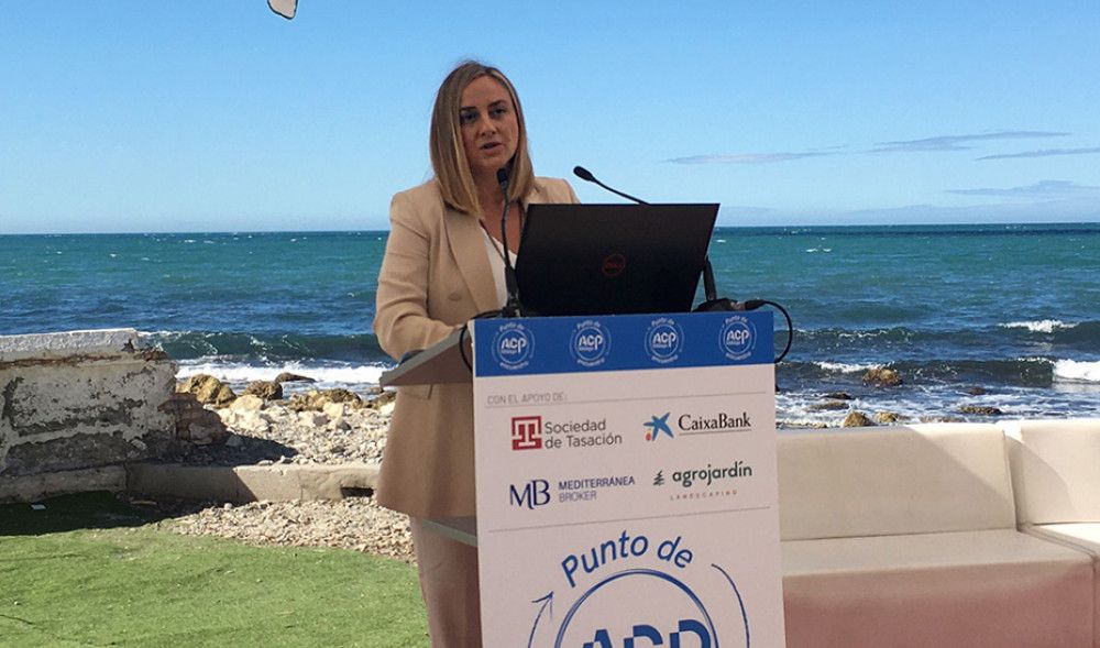 La consejera de Fomento anuncia en Málaga ayudas a ayuntamientos para urbanizar suelos para viviendas protegidas