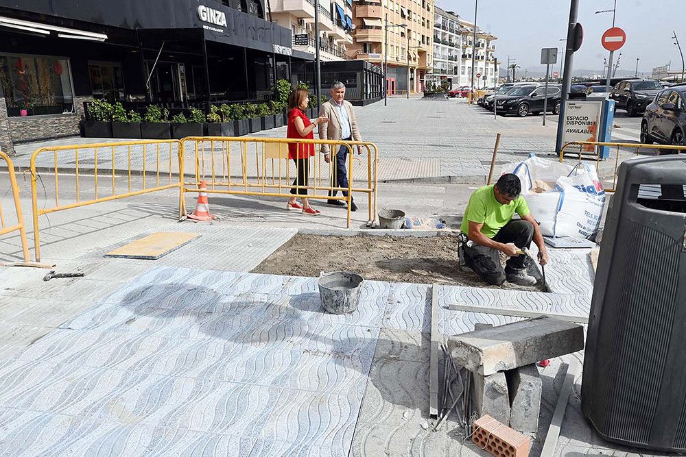 El Ayuntamiento ejecuta obras de mejora para garantizar la seguridad peatonal, la movilidad y la accesibilidad en la avenida Luis Braille de San Pedro Alcántara