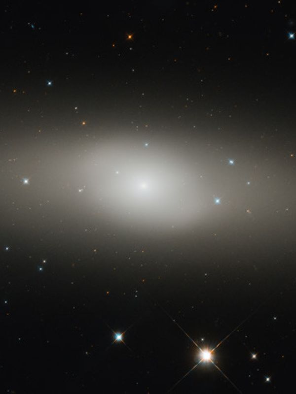 El Hubble se centra en una gran lenticular