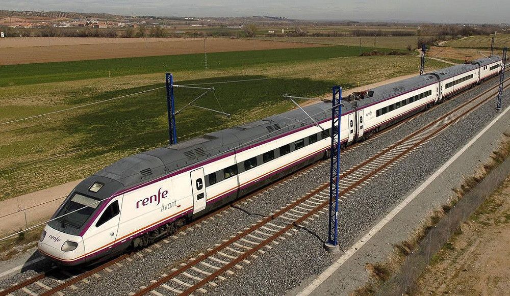 Las medidas de fomento del transporte público hacen posible que el 82% de los viajes de competencia estatal sean con abonos gratuitos o descuento