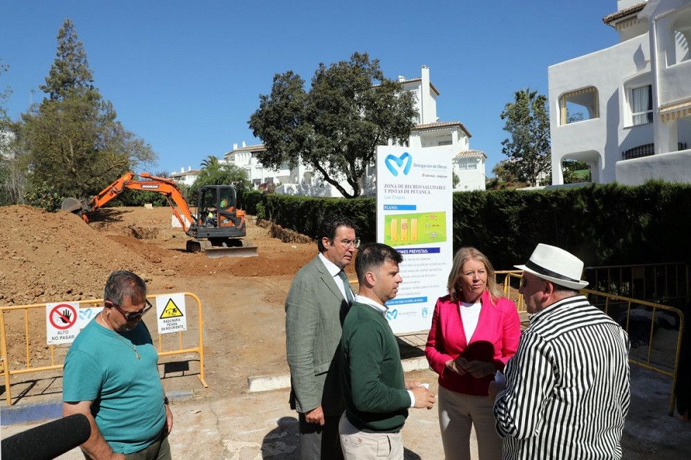 El Ayuntamiento está construyendo un nuevo espacio de ocio saludable con tres pistas de petanca en Las Chapas