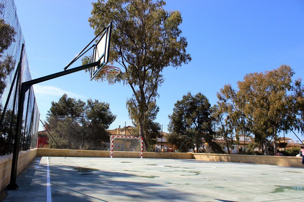 La Diputación de Málaga invertirá 72.000 euros en la construcción de una nueva pista deportiva en Estepona