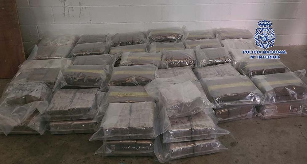 Desarticulada una organización criminal dedicada al transporte internacional de droga que ocultaban en un doble fondo de un tráiler
