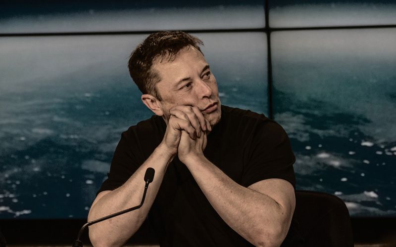 Elon Musk presenta su nuevo chatbot para competir con ChatGPT
