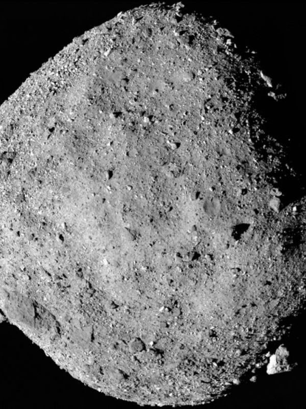 La nave OSIRIS-REx permite observar que el asteroide Bennu arroja material de forma regular