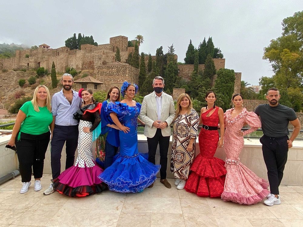 Preparativos de la exposición Héroes con volantes’ de moda flamenca impulsada por Málaga de Moda
