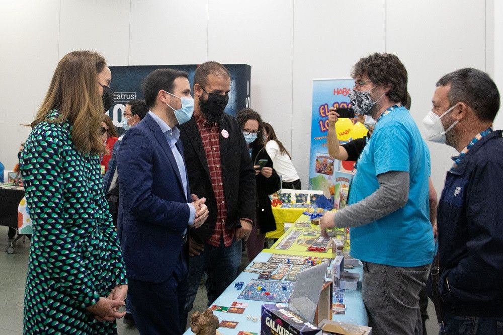 El ministro de Consumo pretende hacer frente a la plaga de los juegos de azar y de las apuestas deportivas promoviendo los juegos de mesa