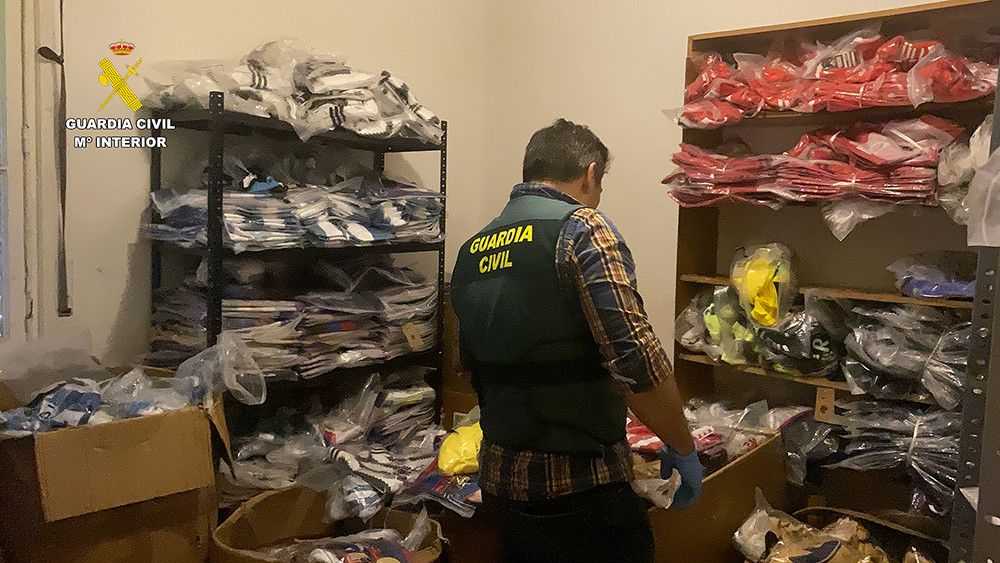 Ocho detenidos en Bizkaia por falsificar prendas cuyo valor supera los dos millones y medio de euros