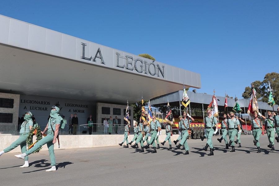 La ministra de Defensa visita en Viator a la brigada de La Legión que desplegará en noviembre misiones en Irak y Líbano