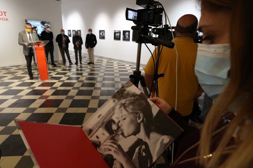 Una exposición fotográfica inédita de La Térmica recoge el paso de la estrella Brigitte Bardot por la provincia de Málaga