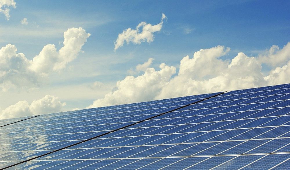 El Gobierno convoca una nueva subasta de renovables para reducir la factura eléctrica, aunque en un plazo mínimo de un año
