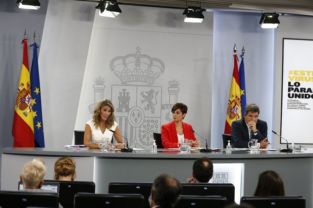 El Consejo de Ministros eleva el Salario Mínimo Interprofesional a 965 euros y prorroga los ERTE hasta el 28 de febrero