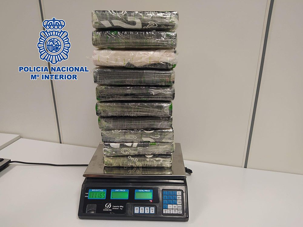 Detenida la “Reina de Ronda” cuando recibía 11 kilos de cocaína llegados horas antes en un vuelo regular