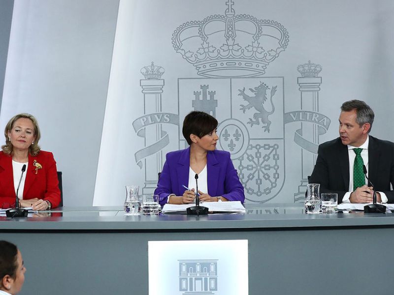 El Consejo de Ministros remite a las Cortes el proyecto de ley que impone la paridad entre mujeres y hombres en la política, la Administración y las grandes empresas