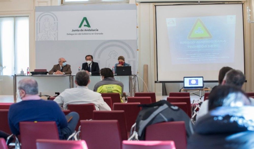 La Junta forma en sismicidad y planificación de emergencias a técnicos municipales de Granada