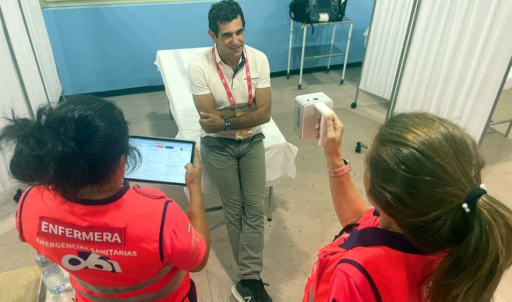 El 061 prueba un dispositivo para medir a distancia las constantes vitales de los pacientes
