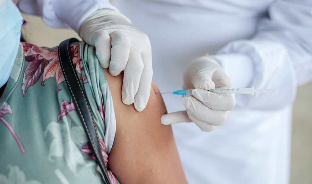 Salud amplía la vacunación antigripal a fumadores y a convivientes con personas vulnerables