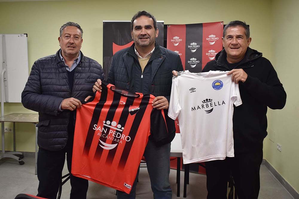El Ayuntamiento respalda la firma del acuerdo de filialidad entre la UD San Pedro y el CES Costa del Sol Nueva Andalucía