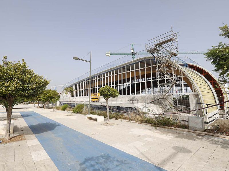 El nuevo pabellón polideportivo que se está construyendo en el ensanche sur de San Pedro Alcántara se encuentra al 70% de ejecución y está previsto que finalice a principios de 2024