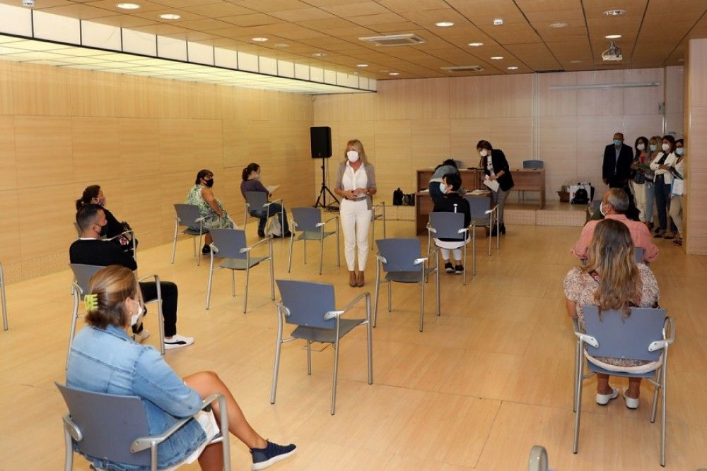 El Ayuntamiento incorpora a 25 nuevas limpiadoras para sustituir bajas de larga duración