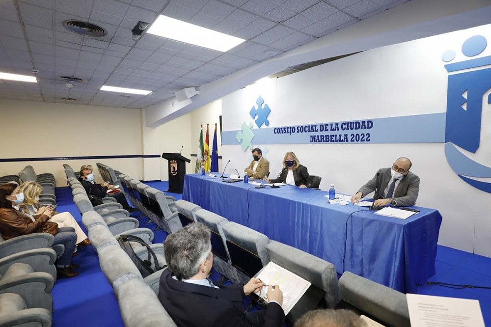 La alcaldesa informa al Consejo Social de la Ciudad de la situación actual de los proyectos de estabilización de las playas del municipio