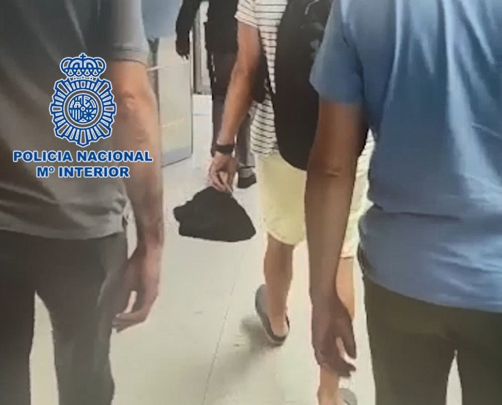 La Policía Nacional detiene a un empleado de un hospital en Marbella en relación con una docena de hurtos a pacientes y compañeros de trabajo