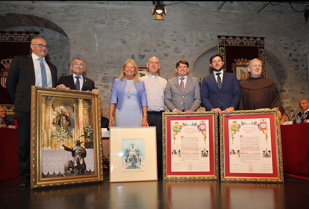 El Ayuntamiento ratifica en pleno el hermanamiento entre San Pedro Alcántara y Arenas de San Pedro y otorga el nombre de la localidad abulense a una plaza