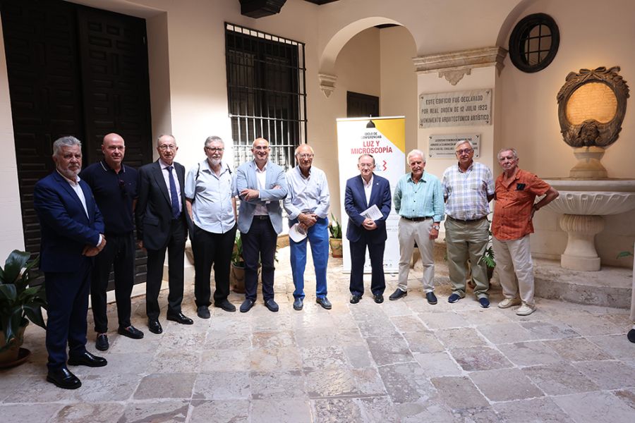 La Diputación colabora con la SEAP para traer a Málaga la exposición ‘Luz y microscopía’