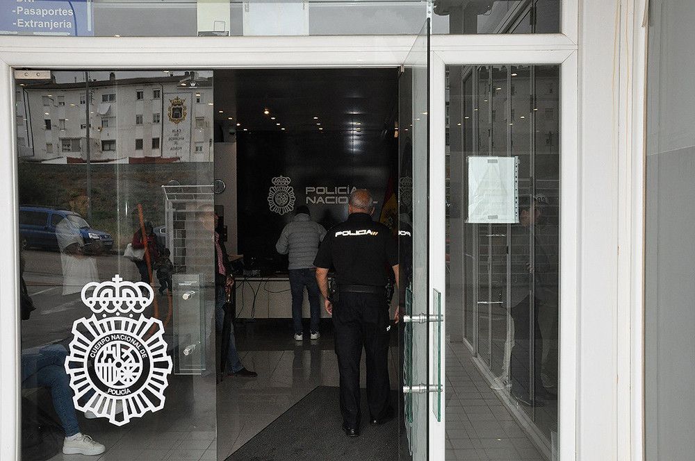 La Policía Nacional detiene a dos personas como responsables del hurto de alhajas por valor de 12.000 euros en una joyería de Ronda