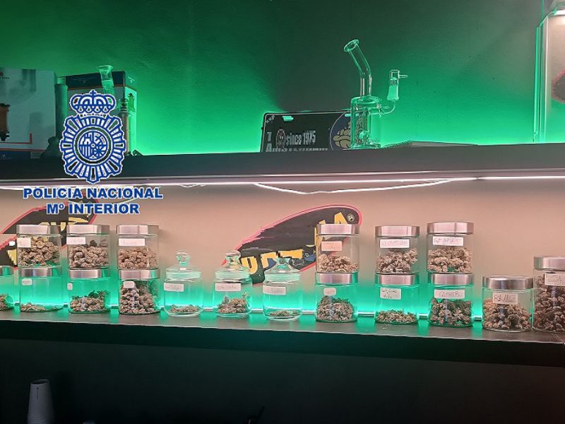 La Policía Nacional desmantela en Estepona un club de fumadores que funcionaba como punto de venta de drogas
