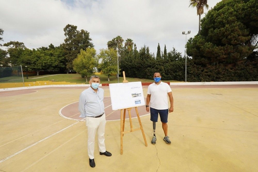 La Tenencia de Alcaldía de San Pedro Alcántara remodela la pista de fútbol sala del polideportivo El Arquillo