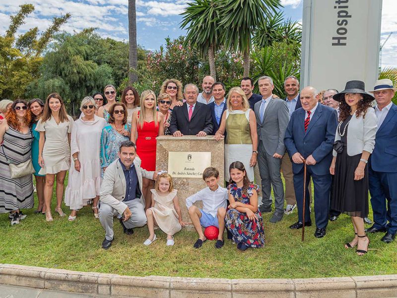 El Ayuntamiento asigna el nombre del Doctor Andrés Sánchez Cantos a la rotonda ubicada a la entrada del Hospital Costa del Sol