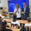 <p style="text-align: justify;">El delegado de Educación, Miguel Briones, visita el CEIP Hans Christian Andersen de la capital y destaca el esfuerzo de la Junta de Andalucía para conseguir la mejor educación para todos.</p>
 
<p style="text-align: justify;">La provincia de Málaga empieza el curso escolar 2026/27 con 341.490 estudiantes de enseñanzas no universitarias, escolarizados en 1.237 centros públicos, concertados y privados, y atendidos por 23.692 docentes.</p>
<p style="text-align: justify;">El nuevo curso viene marcado por el descenso de alumnado derivado de la bajada de la natalidad y, al mismo tiempo, por el refuerzo de las plantillas docentes y la reducción progresiva de las ratios en Infantil y Primaria, que pasarán de un máximo de 25 a uno de 22. En Infantil (segundo ciclo), Primaria y Educación Especial, han comenzado hoy su actividad un total de 135.450 estudiantes, repartidos en 468 centros docentes en la provincia.</p>
<p style="text-align: justify;">Con motivo del comienzo de las clases, el delegado de Educación, Miguel Briones, ha visitado el CEIP Hans Christian Andersen de la capital, donde ha inaugurado el curso junto a la comunidad educativa del centro, que cuenta con 461 estudiantes y 40 docentes. También han estado presentes el gerente provincial de la Agencia Pública Andaluza de Educación (APAE), Kader Miguel Djebbour; la inspectora de referencia, Ana Paula Zaragoza, y la directora del centro educativo, Nieves García.</p>
<p style="text-align: justify;">Durante la visita, el delegado ha destacado que el nuevo curso combina “el esfuerzo por seguir mejorando la atención que reciben nuestros alumnos con una apuesta decidida por reforzar los recursos de los centros”. Asimismo, Briones ha asegurado que comienza la actividad lectiva con el compromiso de seguir mejorando la educación pública en Málaga: “Lo hacemos reforzando las plantillas, especialmente en atención a la diversidad, reduciendo progresivamente las ratios y mejorando las infraestructuras de nuestros centros con el objetivo de conseguir la mejor educación para todos”, ha afirmado Briones.</p>
<p style="text-align: justify;">En Málaga, 252.269 estudiantes están escolarizados en la enseñanza pública y 64.049 en la concertada, lo que supone que el 92,6 por ciento del alumnado de la provincia estudia en centros sostenidos con fondos públicos. La plantilla pública alcanza este curso los 19.489 docentes.</p>
<h3 style="text-align: justify;">Más recursos para atender a la diversidad</h3>
<p style="text-align: justify;">El sistema educativo andaluz incorpora este curso un refuerzo específico de 4.309 docentes en la red pública. De ellos, 2.096 se destinan a necesidades educativas especiales y programas de diversidad; 1.216, a la ampliación de la Formación Profesional; 705, al refuerzo académico, y 292, a la digitalización.</p>
<p style="text-align: justify;">En la provincia se incorporan además 787 maestros de Primaria y especialistas de Audición y Lenguaje y Pedagogía Terapéutica. Mientras que la red concertada suma 209 docentes.</p>
<p style="text-align: justify;">La atención a la diversidad contará con una plantilla de 2.562 especialistas en Málaga, entre orientadores, profesionales de Audición y Lenguaje, Pedagogía Terapéutica y PTIS. Son 220 efectivos más que el curso anterior. En concreto, la plantilla de PT alcanza los 1.096 docentes y la de PTIS, 641 profesionales.</p>
<h3 style="text-align: justify;">La ratio de Infantil baja a 22 alumnos</h3>
<p style="text-align: justify;">Una de las principales novedades del curso es la aplicación progresiva de la nueva ratio máxima de 22 alumnos por aula, frente a los 25 anteriores, que comienza en primero del segundo ciclo de Infantil.</p>
<p style="text-align: justify;">En Málaga, 31 colegios contarán con nuevas aulas de tres años como consecuencia de esta reducción. La medida se extenderá progresivamente al resto de cursos de Infantil y Primaria y busca favorecer una atención más personalizada y una mejor detección y respuesta ante las dificultades de aprendizaje y las necesidades educativas especiales.</p>
<h3 style="text-align: justify;">Casi 13 millones para mejorar los centros</h3>
<p style="text-align: justify;">La inversión educativa incluye también actuaciones de mejora de las infraestructuras. Solo durante este curso se interviene en 96 centros públicos de la provincia, con 112 actuaciones finalizadas o previstas hasta final de año y un presupuesto cercano a los 13 millones de euros. Las obras beneficiarán a unos 57.880 alumnos.</p>
<p style="text-align: justify;">Entre las actuaciones de ampliación destacan las de los IES Fernando de los Ríos, en Málaga capital; Los Boliches, en Fuengirola, y Reyes Católicos, en Vélez-Málaga. A ellas se suman 109 obras de reforma finalizadas o con previsión de terminar durante este año.</p>
<p style="text-align: justify;">En cuanto a grandes infraestructuras, la Consejería tiene en estos momentos en marcha las obras de construcción de 6 nuevos centros: IES Soliva (Málaga), nuevo IES zona Pueblo (Benalmádena), nuevo IES zona Parque Victoria (Rincón de la Victoria), CEIP Intelhorce (Málaga), CEIP Pablo Ruiz Picasso (Fuengirola) y CEIP Nuestra Señora de los Remedios (Cártama).</p>
<p style="text-align: justify;">Desde 2019 son 496 actuaciones las que se han finalizado por valor de 91,8 millones de euros.</p>
<h3 style="text-align: justify;">Ayudas a las familias</h3>
<p style="text-align: justify;">El inicio del curso contempla asimismo distintas medidas de apoyo a las familias. Incluye aspectos como las becas, la gratuidad del primer ciclo de infantil, las bonificaciones del servicio de comedor y resto de servicios complementarios, el transporte escolar o la gratuidad de los libros de texto en las enseñanzas obligatorias, de la que se benefician en Málaga más de 171.800 estudiantes. Este curso, estrenan libros nuevos los alumnos de primer y segundo de Primaria. También se renueva la dotación para el alumnado con necesidades específicas de apoyo educativo. La Junta ha invertido 50 millones de euros.</p>