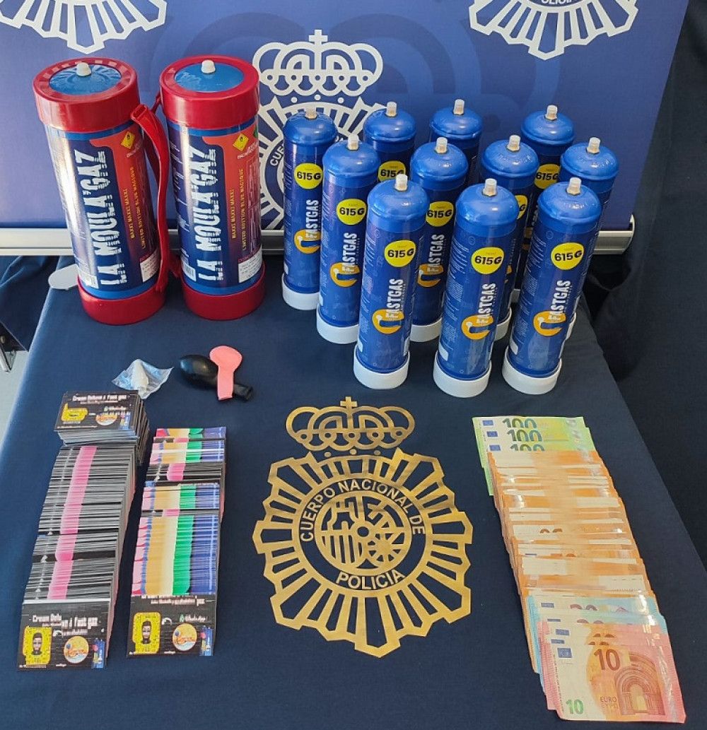 Dos detenidos en Puerto Banús mientras vendían botellas de óxido nitroso para fiestas privadas