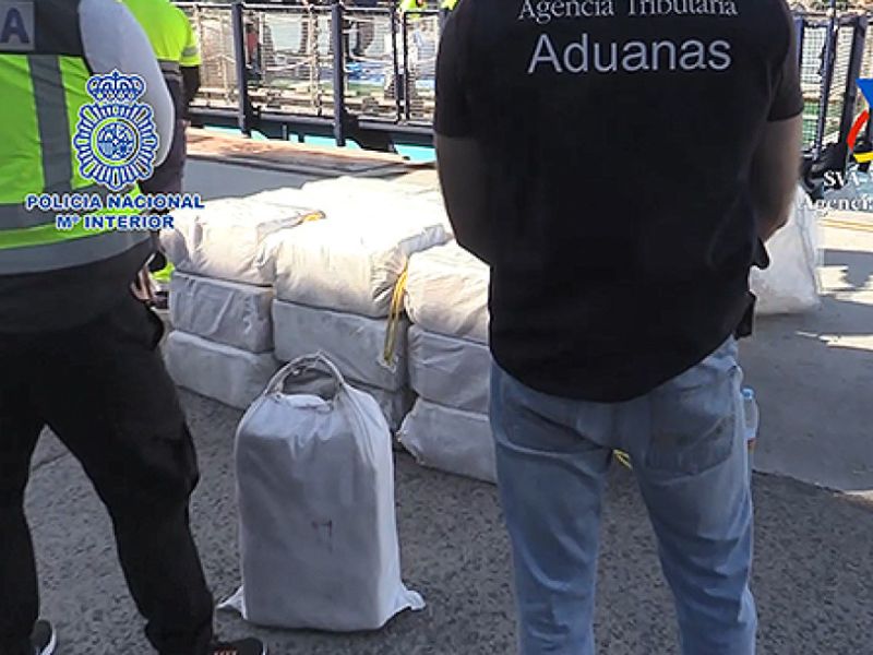 Intervenido un velero con 2.500 kilos de cocaína procedente del Caribe y con rumbo a la zona de Canarias