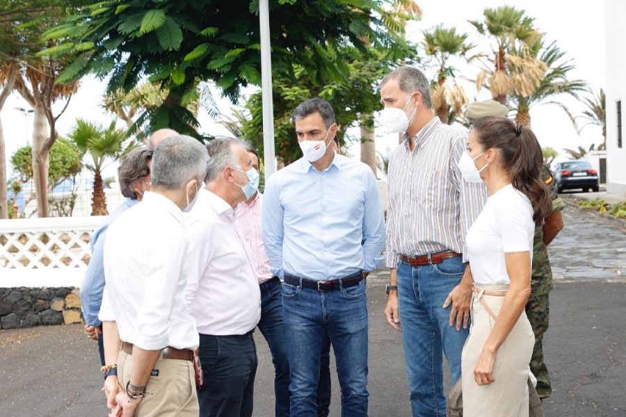 Los reyes visitan la zona afectada por la erupción del volcán en la isla de La Palma