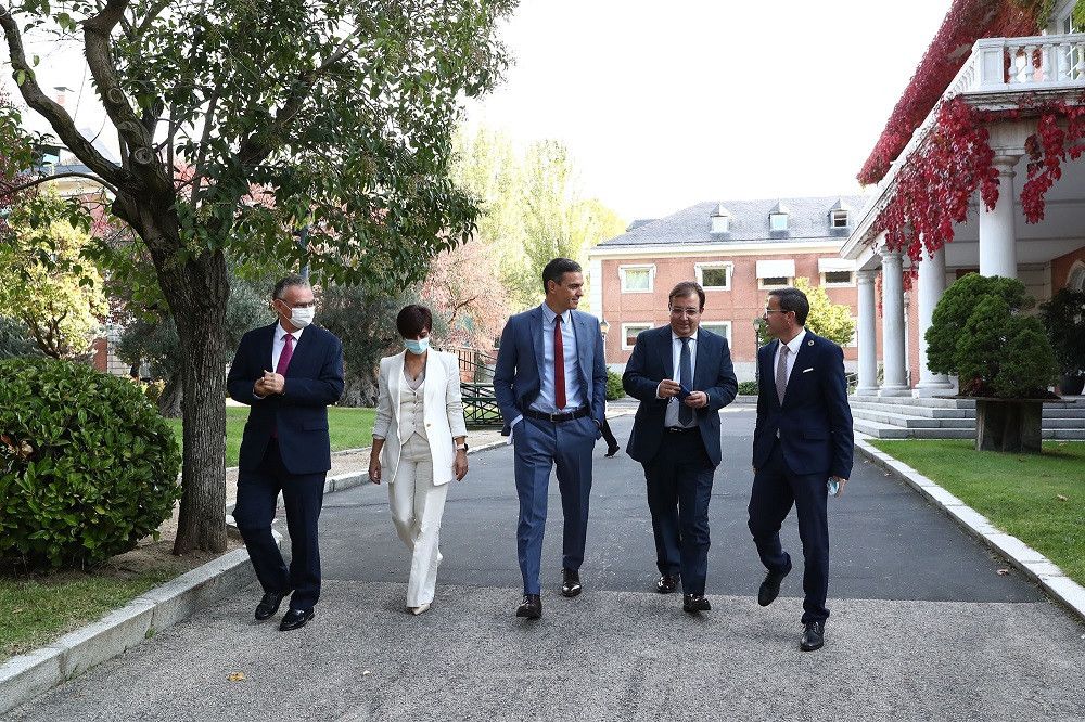 Los municipios extremeños de Don Benito y Villanueva de la Serena llevan a La Moncloa su proyecto de fusión de ambas localidades