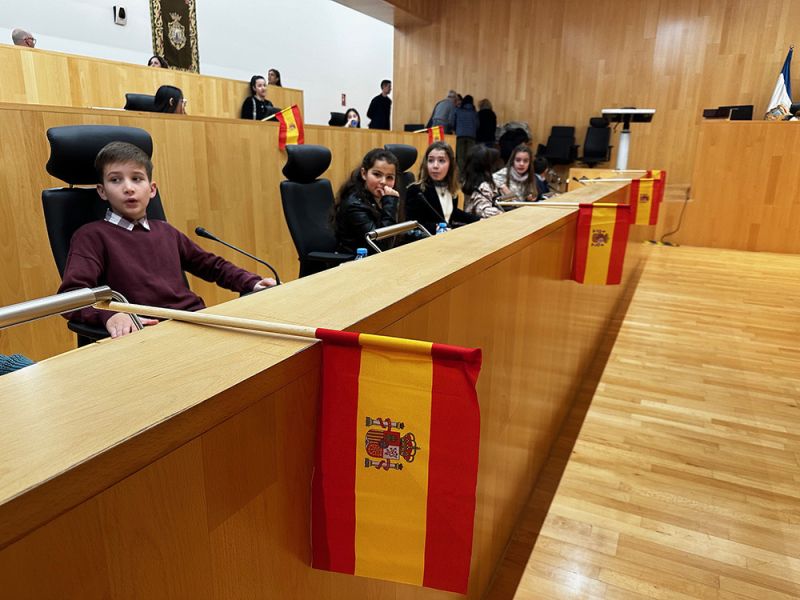 Escolares de Alozaina y Yunquera protagonizan un pleno infantil en la Diputación para celebrar el Día de la Constitución