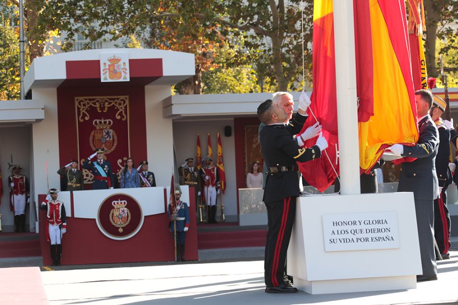Los reyes, acompañados de la princesa de Asturias, presiden los actos por el Día de la Fiesta Nacional
