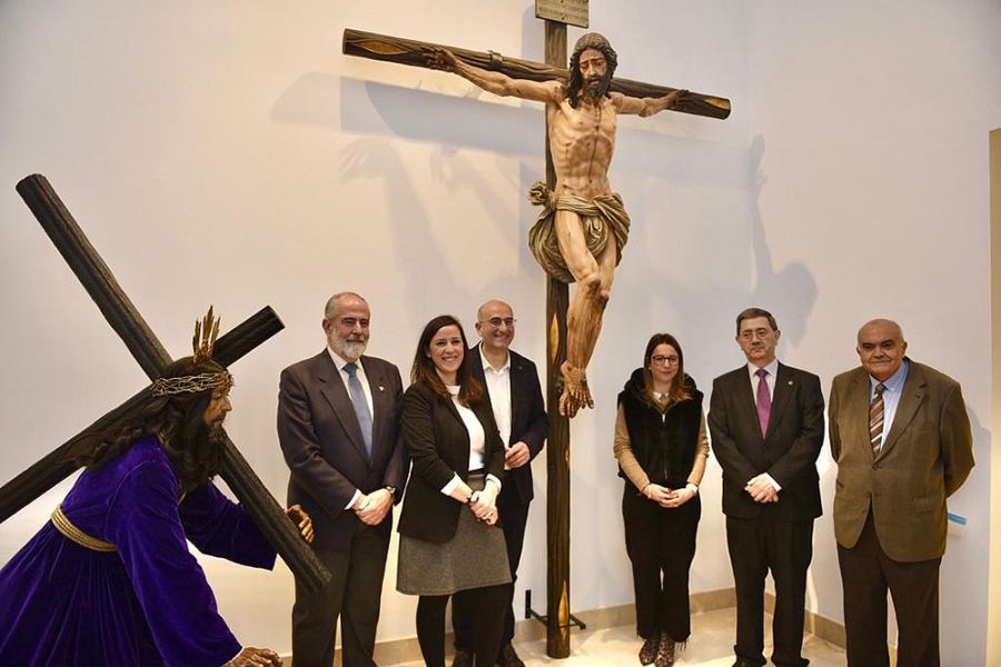 El MAD de Antequera acoge imágenes y pinturas en ‘Gubia y pincel, la pasión en Málaga’
