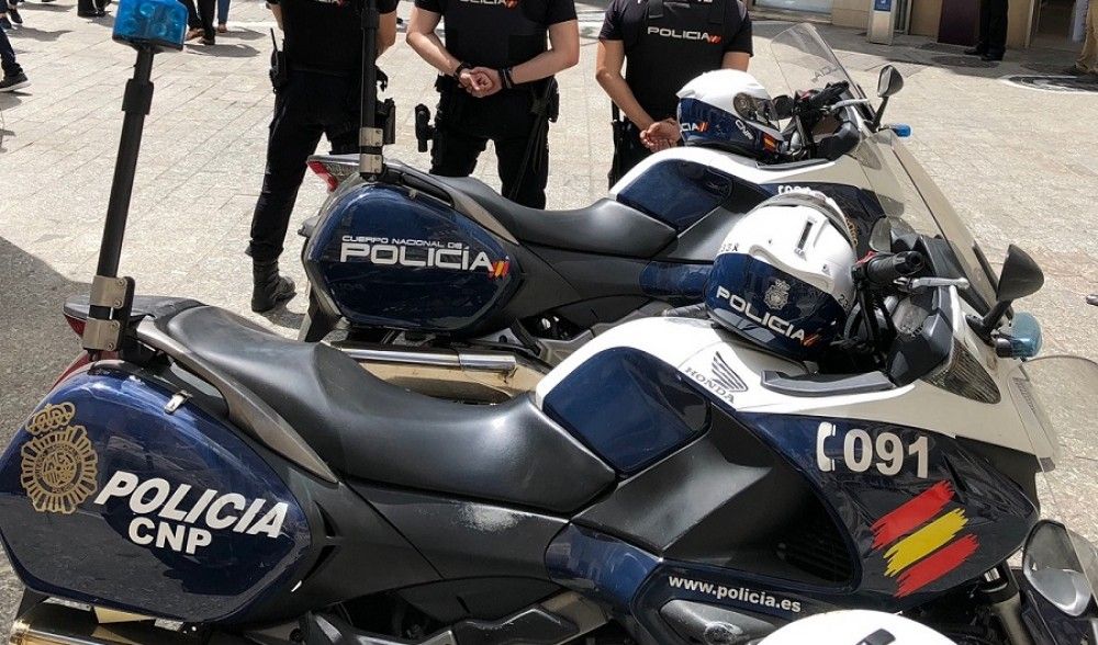 La Policía Nacional detiene in fraganti en Málaga a un hombre que acababa de robar en un  establecimiento