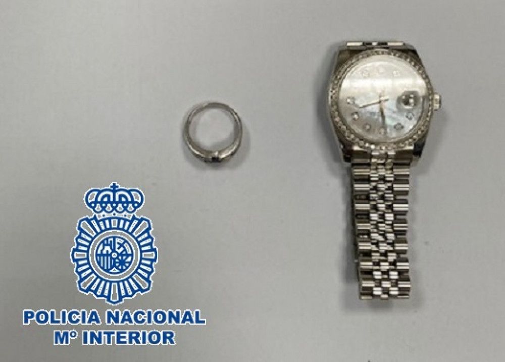 Presenta una denuncia falsa sobre el robo de sus joyas para que el seguro le costeara las vacaciones en Fuengirola