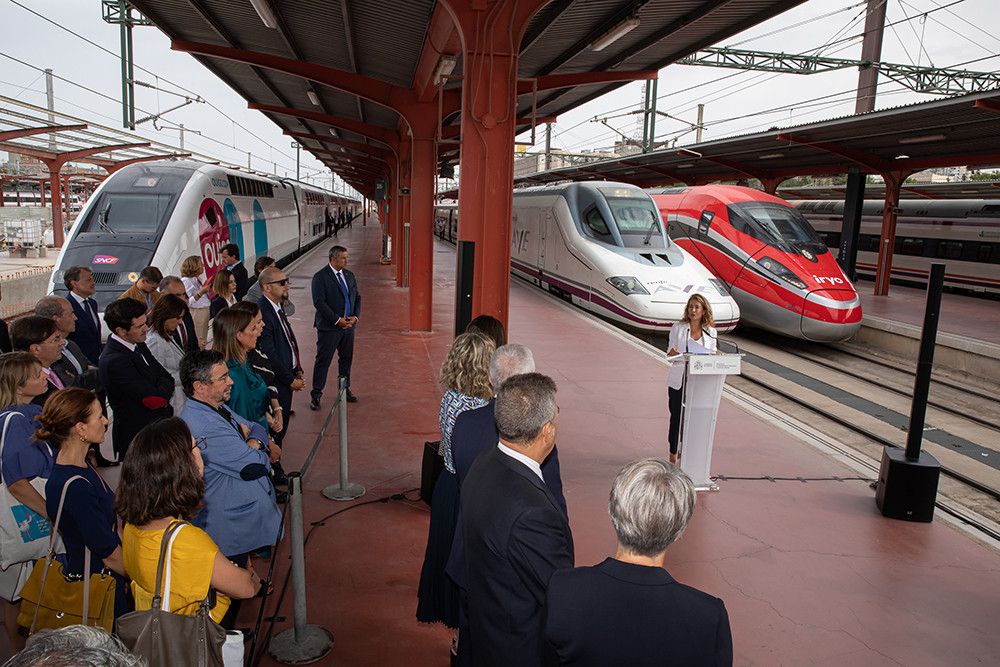 Hoy ha comenzado a funcionar la alta velocidad Madrid-Alicante/Murcia desde la estación madrileña de Chamartín